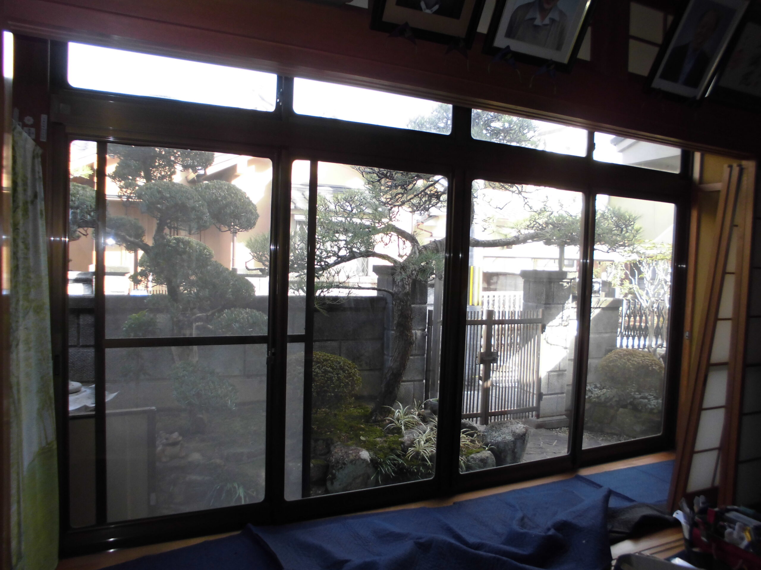 吹田市 ご自宅広縁4枚建てサッシ内側に先進的窓リノベ対象商品YKKAP製 