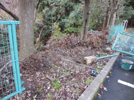 フェンス施工中