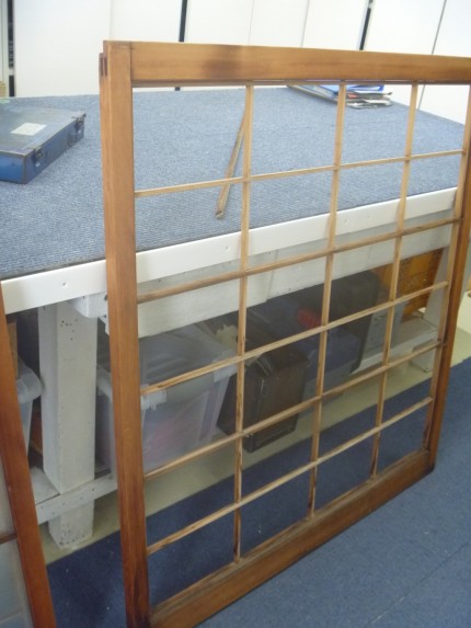 中桟が折れた建具