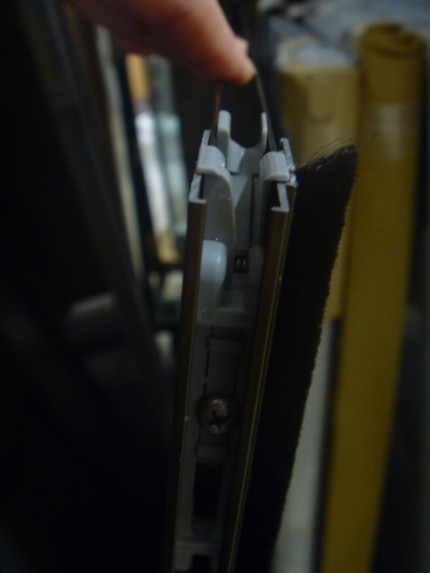 普通の網戸　外れ止め