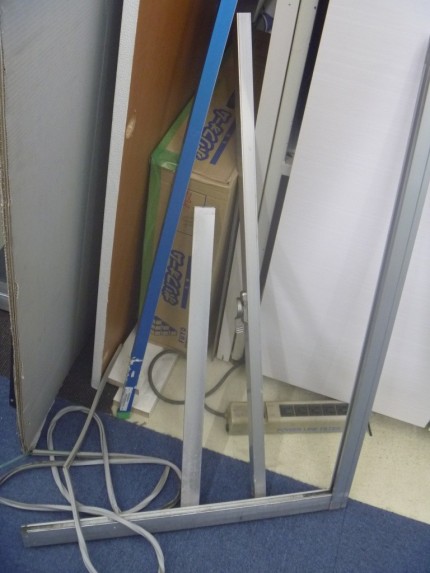 ガラスを枠から外す