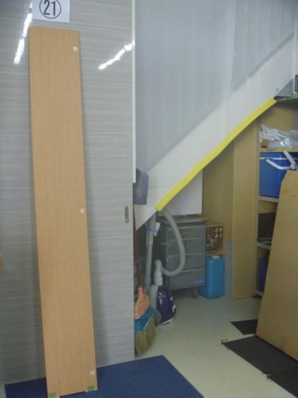 物入れ扉　裏面