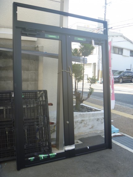 ランマ付フロント両開きドア