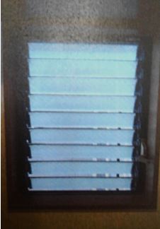 ジャロージ　ガラス開けている