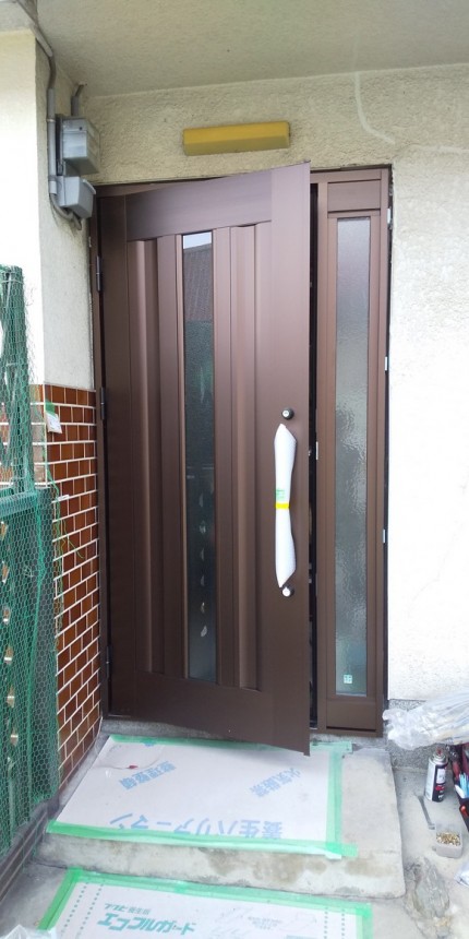 木製玄関ドアをアルミ製玄関ドアへ取替 (9)
