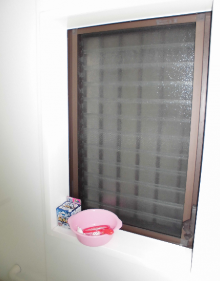 脱衣場内窓取付前