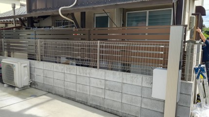 シンプレオフェンス　２段支柱　施工後