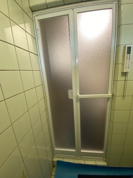 浴室折れ戸　ＹＫＫ　ＡＰサニーセーフⅡ　施工後2