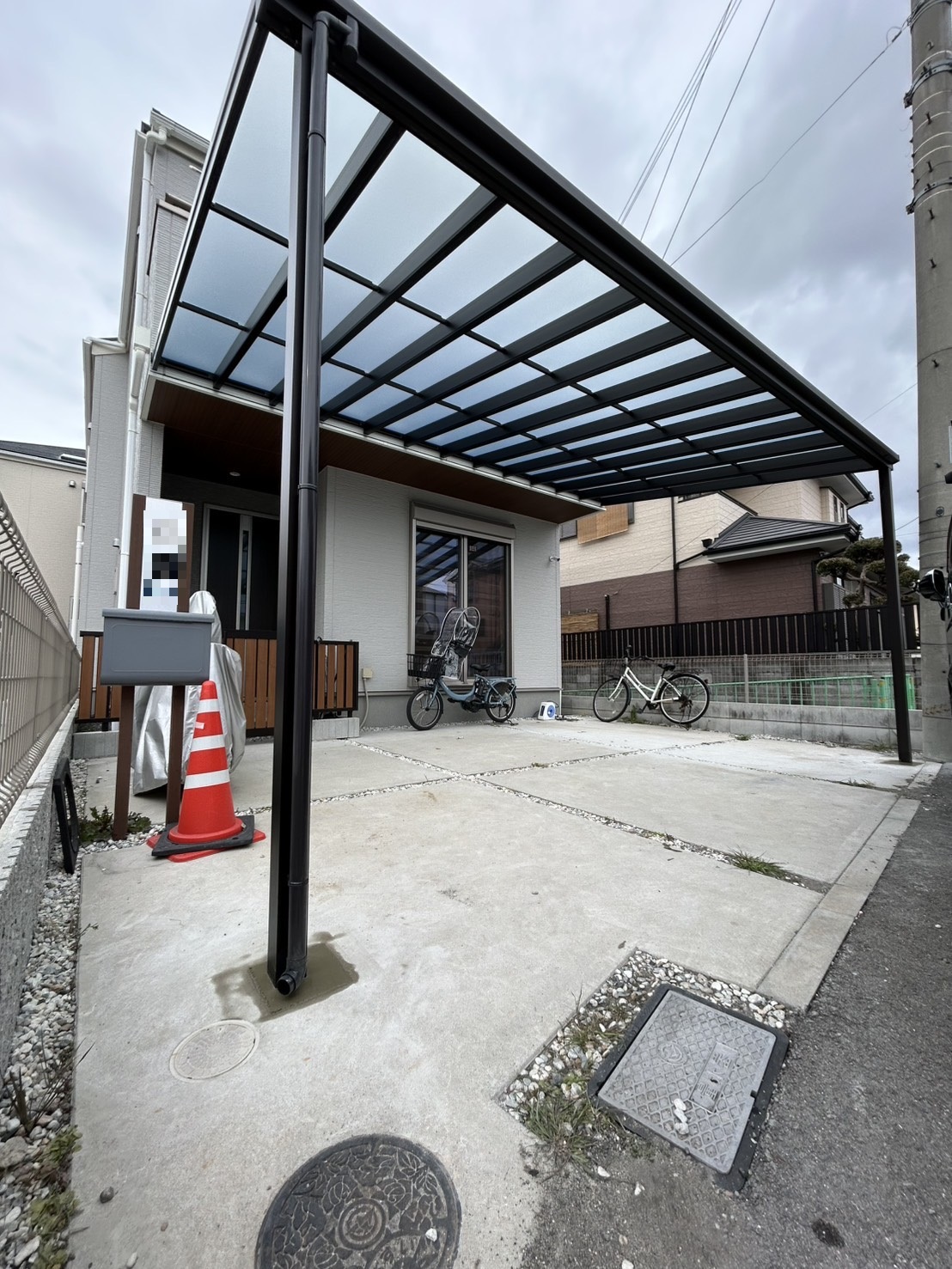 エクステリア工事の施工事例のご紹介です！YKK　APソラリア　テラス屋根、ルシアス　スライド、LIXIL　フェンスAB