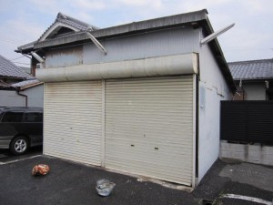 古い車庫