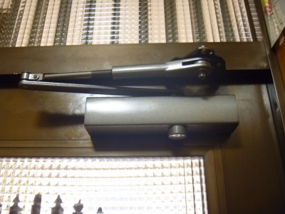 リュービ　ドアクローザー