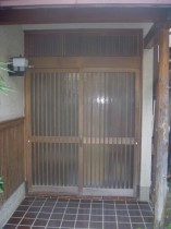木製玄関格子戸