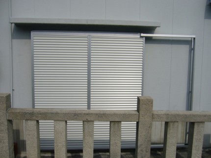 後付雨戸取付後