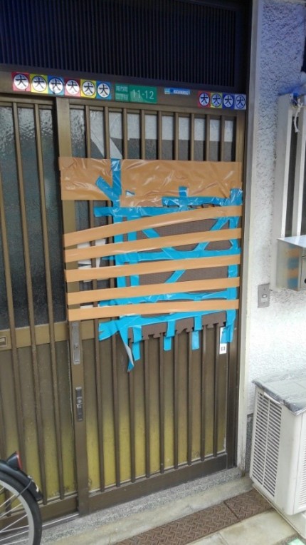 玄関ガラス割れ替え