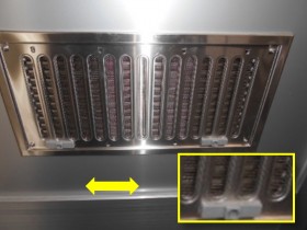 オーダートイレ出入り口ドアガラリ　開けている