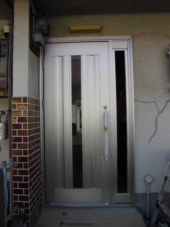 木製ドアをアルミ製ドアに取替 (8)