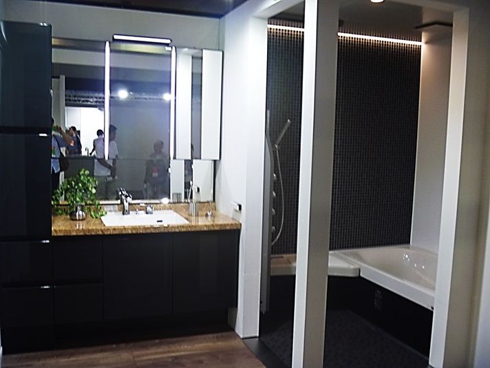 LIXIL バスルーム　洗面化粧台