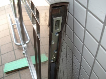 マンションドア取り外し