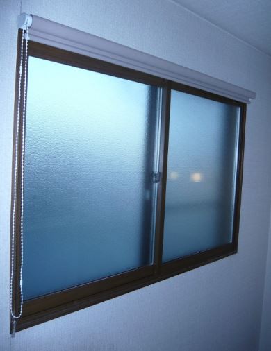 ロールスクリーン取付