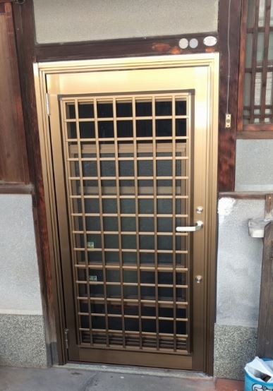 勝手口ドアリシェント取替