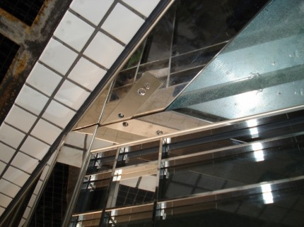 扉上　ヒンジ交換完了