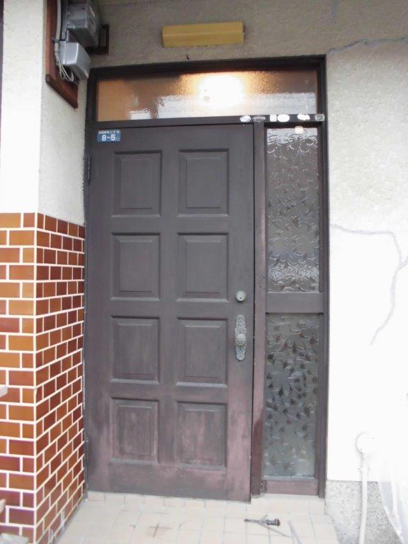 吹田市　木製玄関ドアをアルミ製玄関ドアに取替しました。