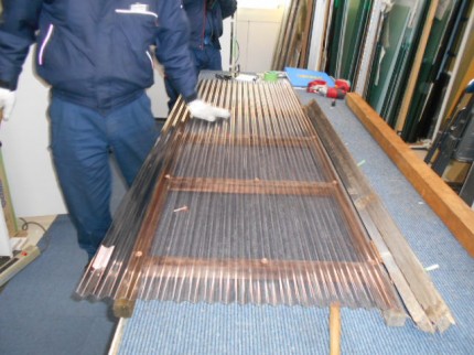 波板張替作業中