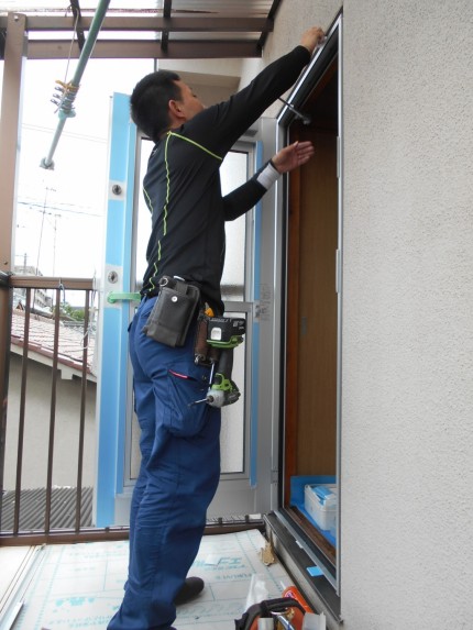 ベランダ　勝手口　採風ドア　カバー工事