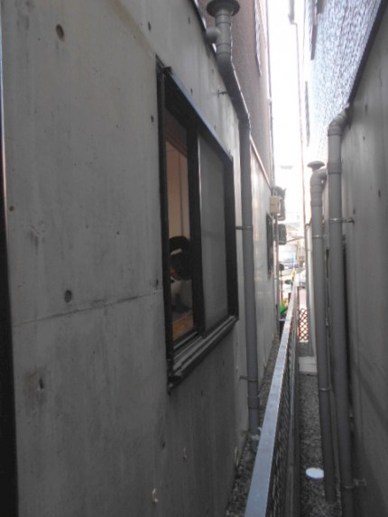 ＹＫＫ社製　壁付け電動シャッター