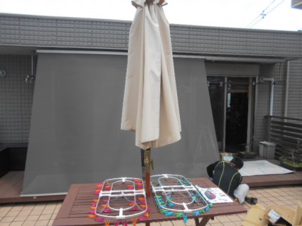 スタイルシェード　日よけ　目隠し　施工途中