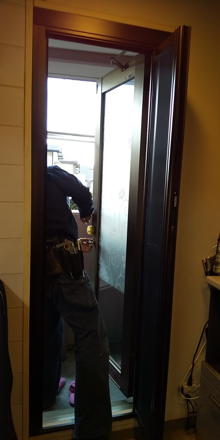 中折れ網戸取付完了