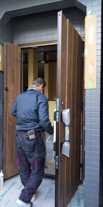 リフォーム玄関　施工中2