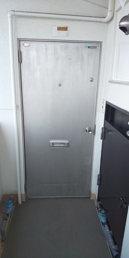 アルミフラッシュドア　施工前