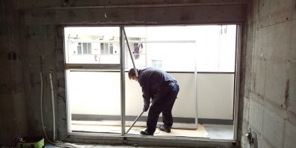 マンション　窓　施工中