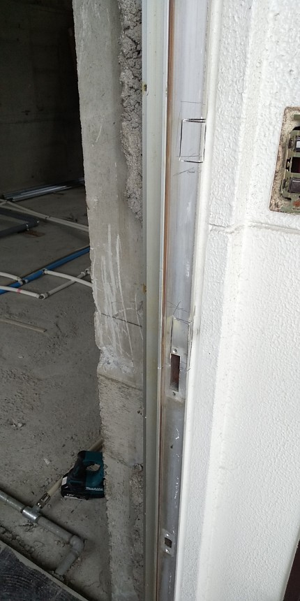 アルミフラッシュドア　施工中2