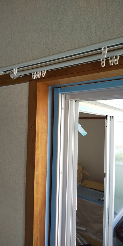 引き違い窓　取替中3