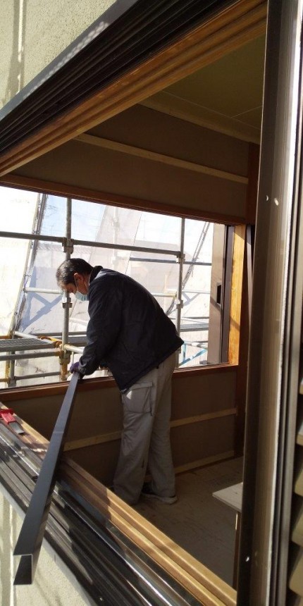 サッシ　カバー工事　施工中