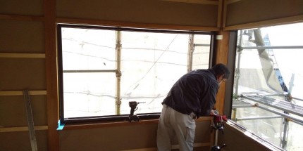 サッシ　カバー工事　施工中2