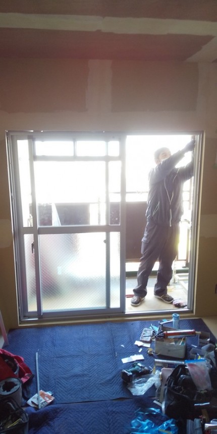 掃き出し窓　カバー工事　施工中2