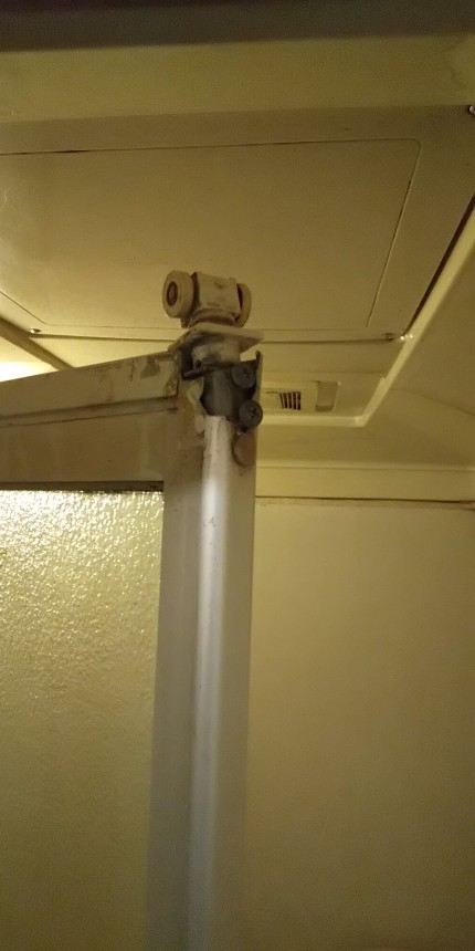 浴室折れ戸　部品破損