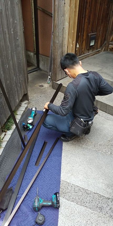 片引き戸　網戸　施工中1