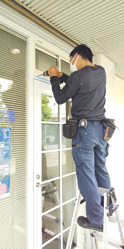 引き違い窓　カバー工事　施工中2