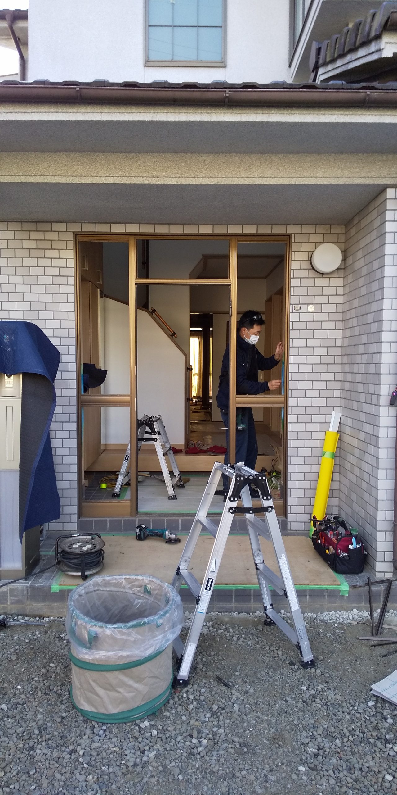 YKK　APドアリモ　施工中1