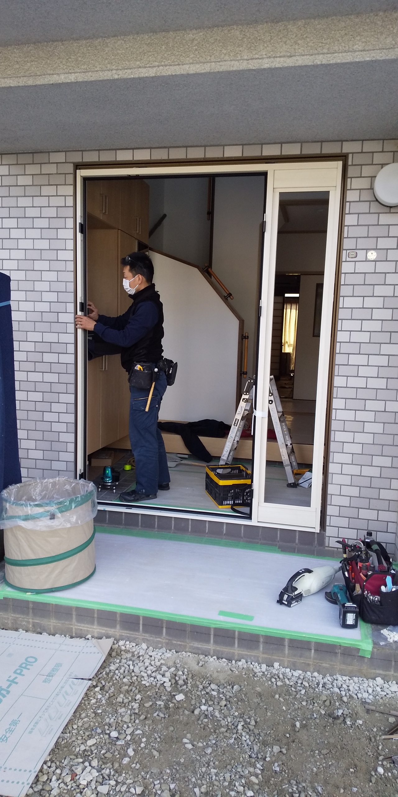 YKK　APドアリモ　施工中2