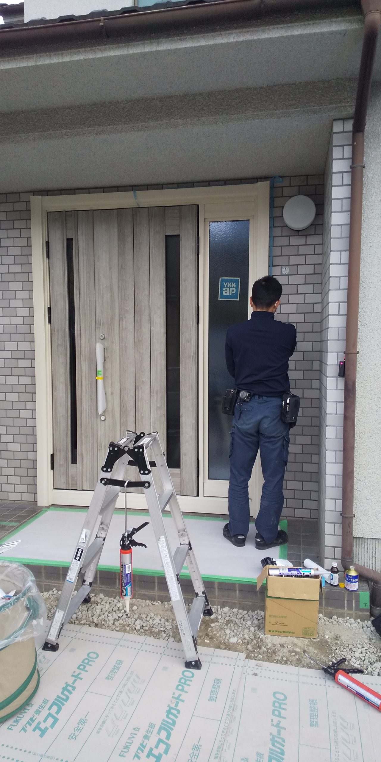 YKK　APドアリモ　施工中4