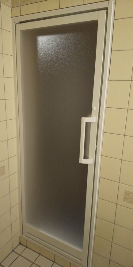YKK　APドアリモ　浴室ドア　施工後2