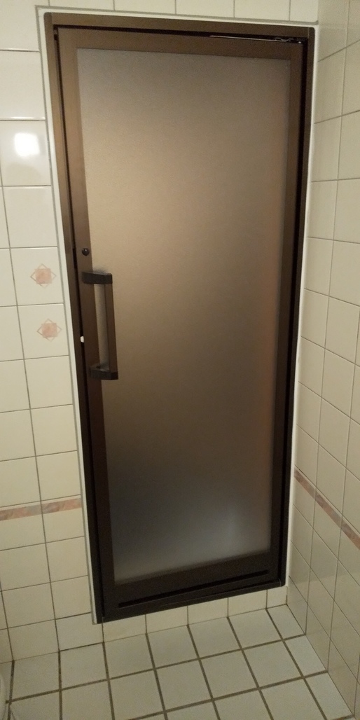 YKK　APドアリモ　浴室ドア　施工後3