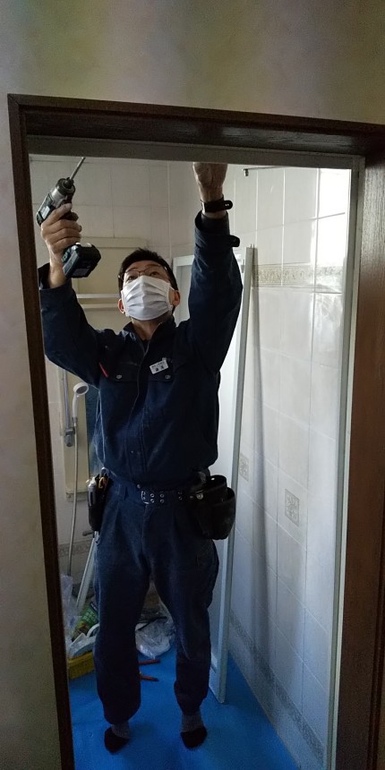 サニーセーフⅡ　浴室ドア　カバー工事　施工中