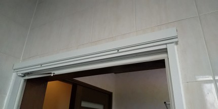 サニーセーフⅡ　浴室ドア　カバー工事　施工中2