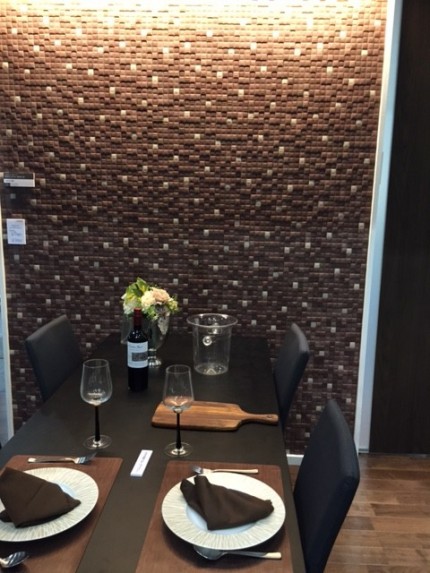 エコカラットを壁に貼る